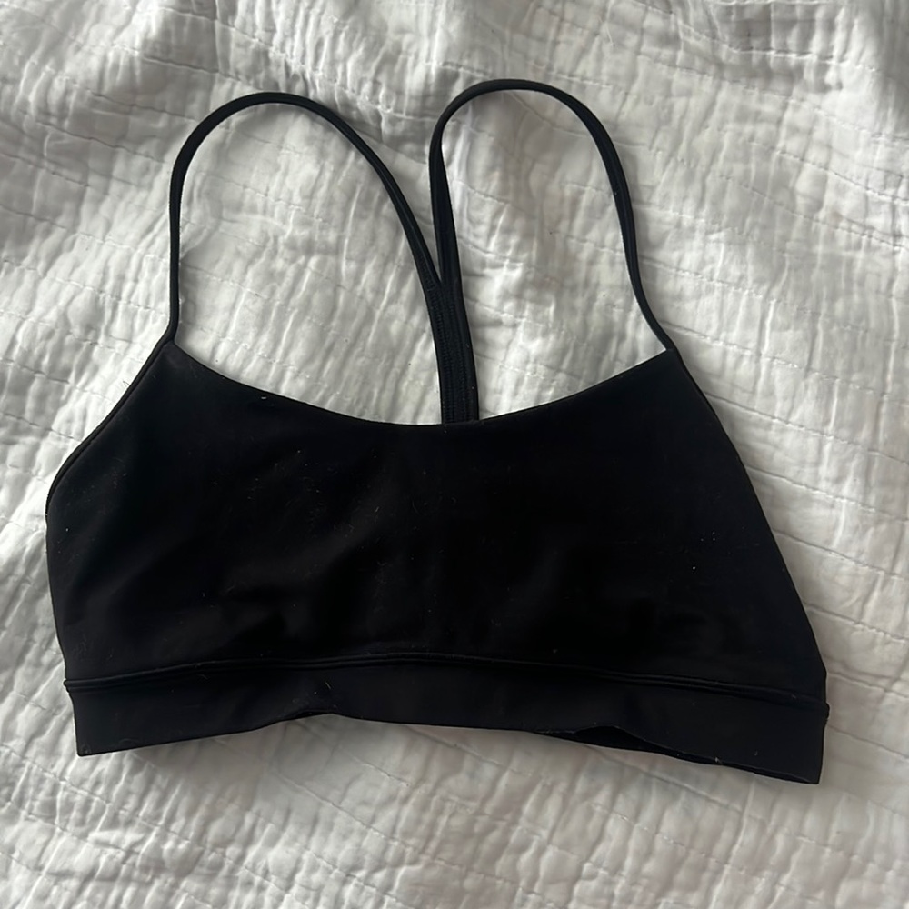 black lululemon flow y bra